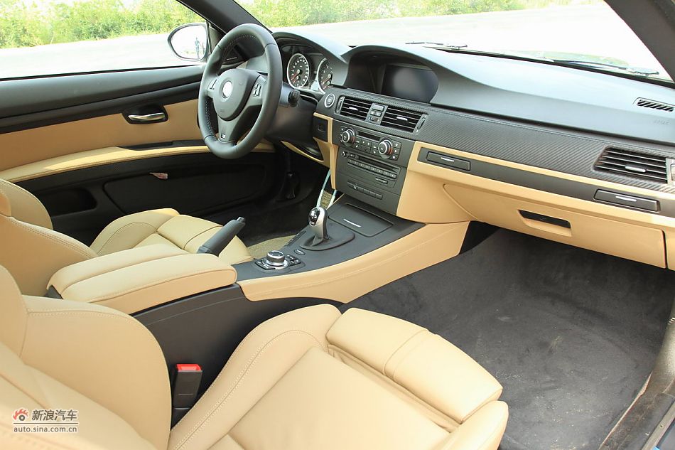 宝马M3碳纤车顶版