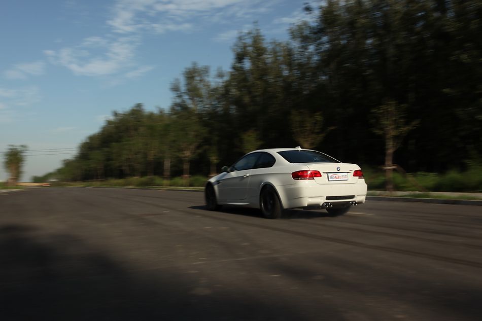 宝马M3外观图片