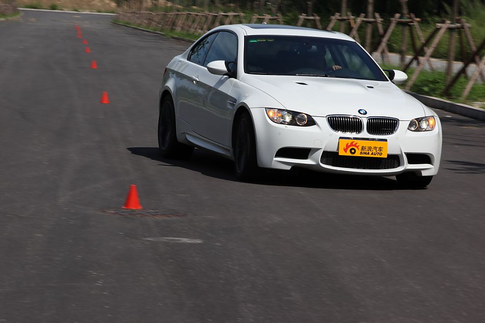 宝马M3外观图片