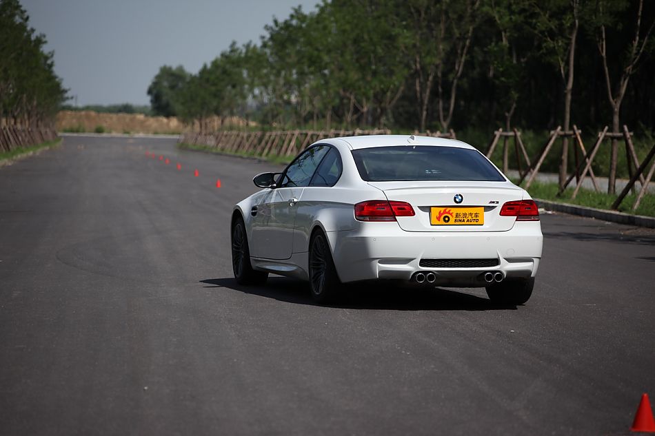 宝马M3外观图片