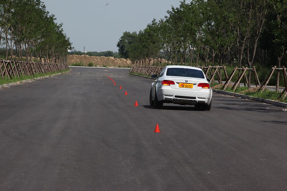 宝马M3外观图片