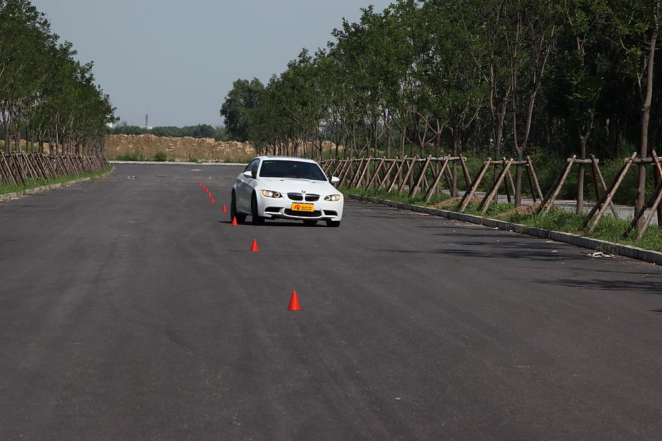 宝马M3外观图片