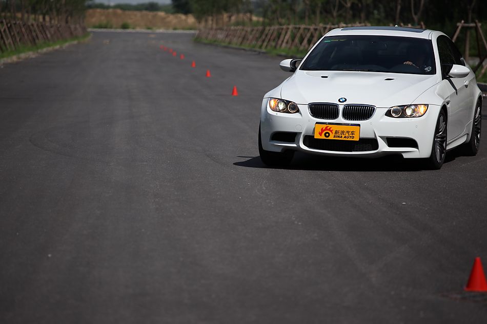 宝马M3外观图片