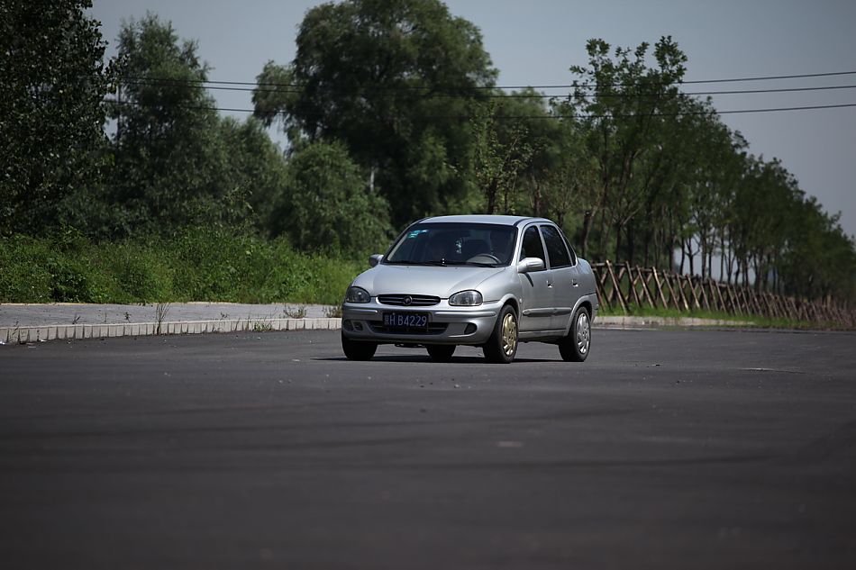 宝马M3外观图片