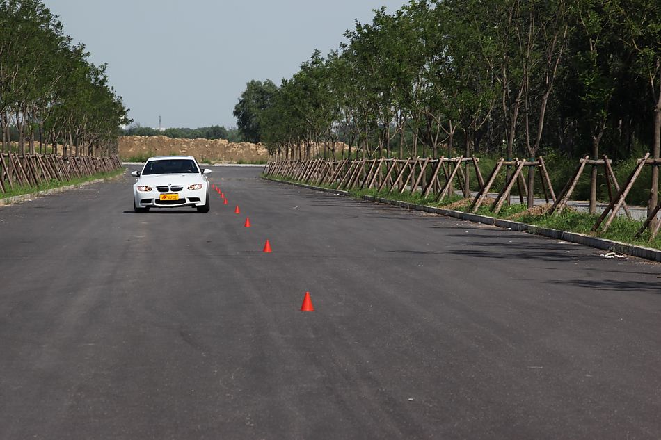 宝马M3外观图片