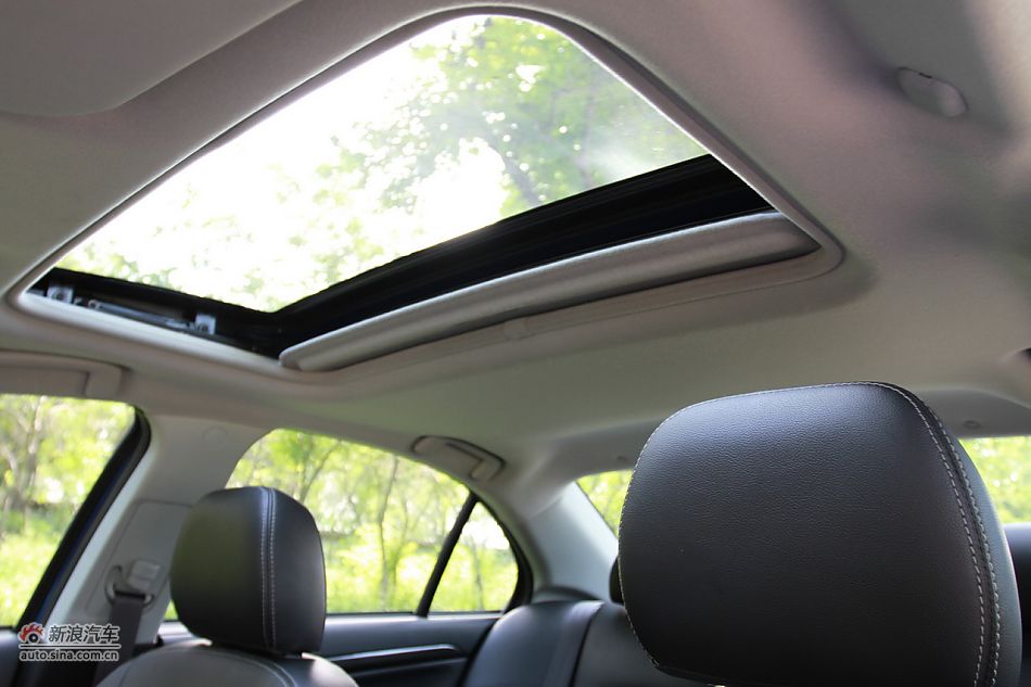 新浪试车深度试驾2011款翼神