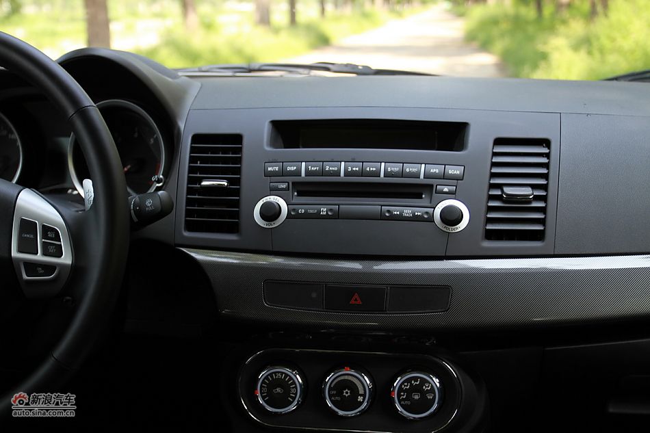 新浪试车深度试驾2011款翼神