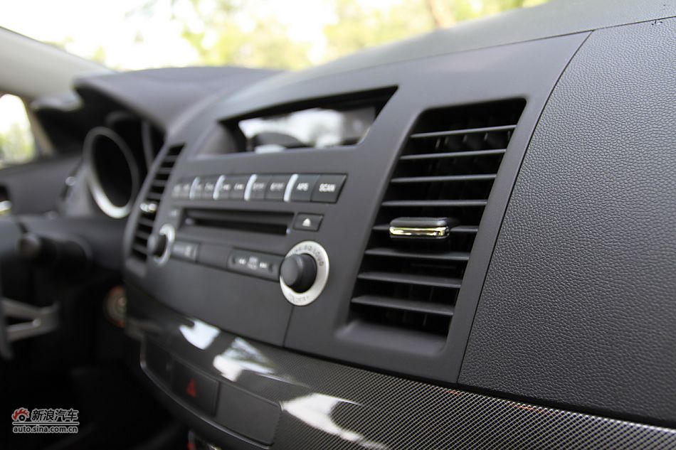 新浪试车深度试驾2011款翼神