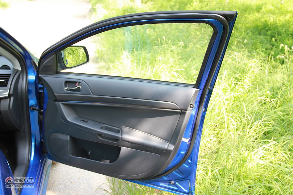 新浪试车深度试驾2011款翼神