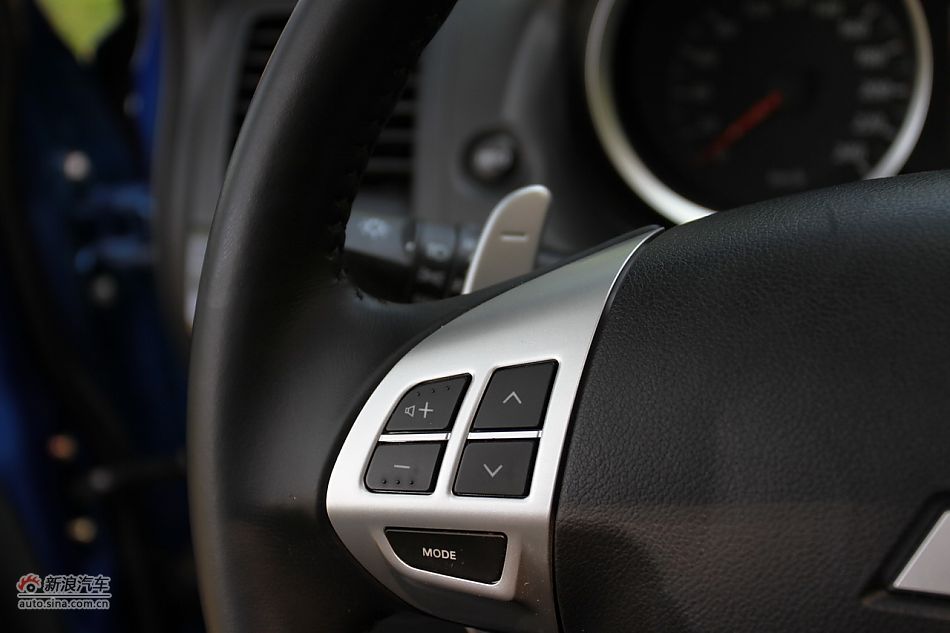 新浪试车深度试驾2011款翼神