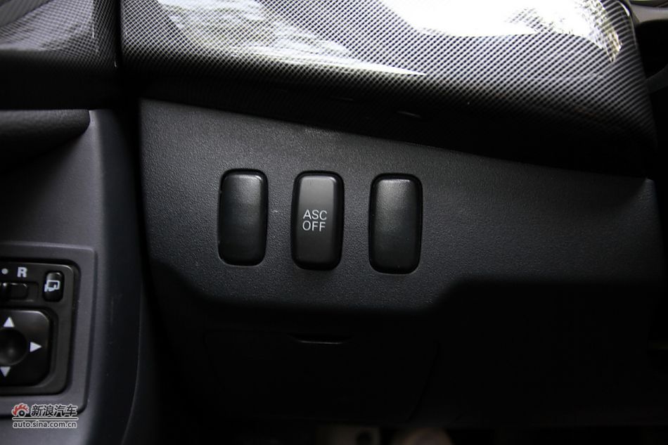 新浪试车深度试驾2011款翼神