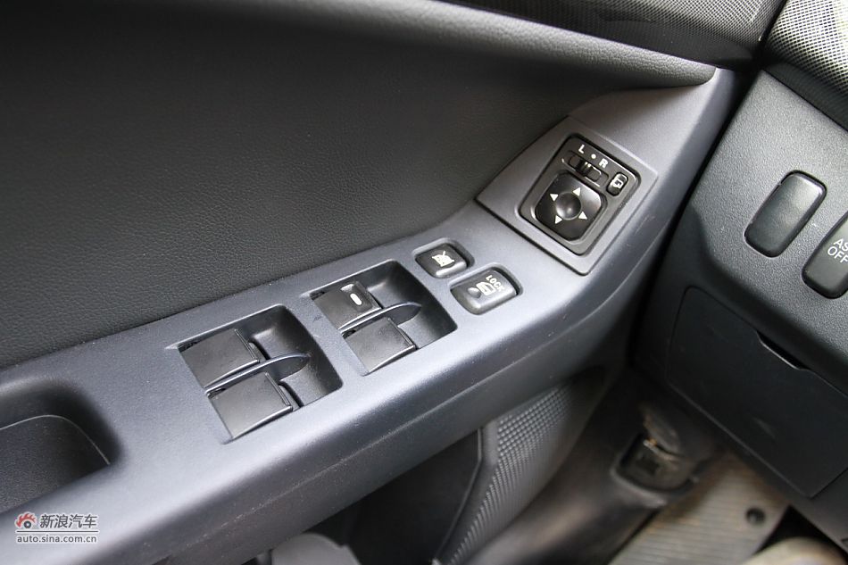 新浪试车深度试驾2011款翼神