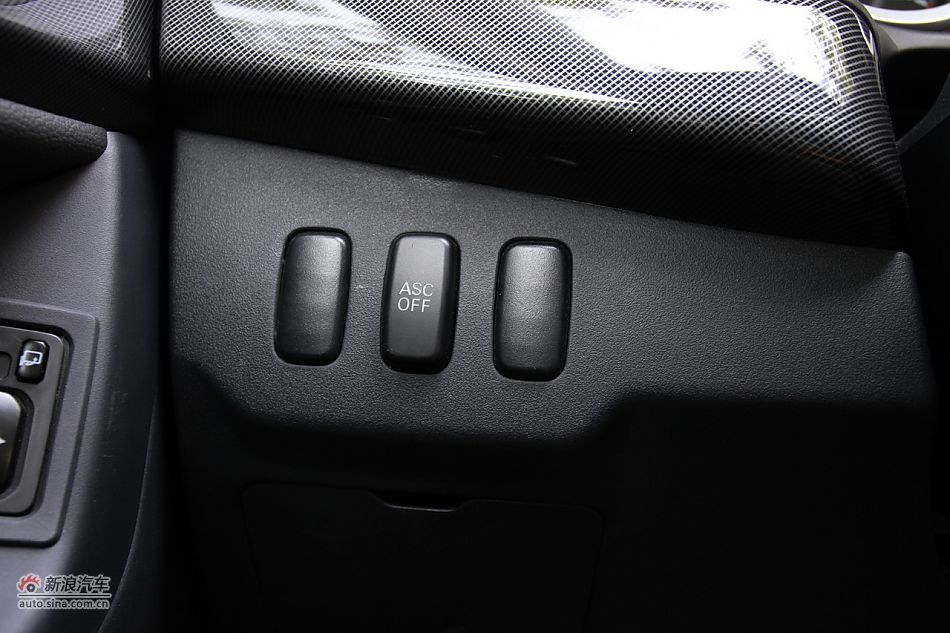 新浪试车深度试驾2011款翼神