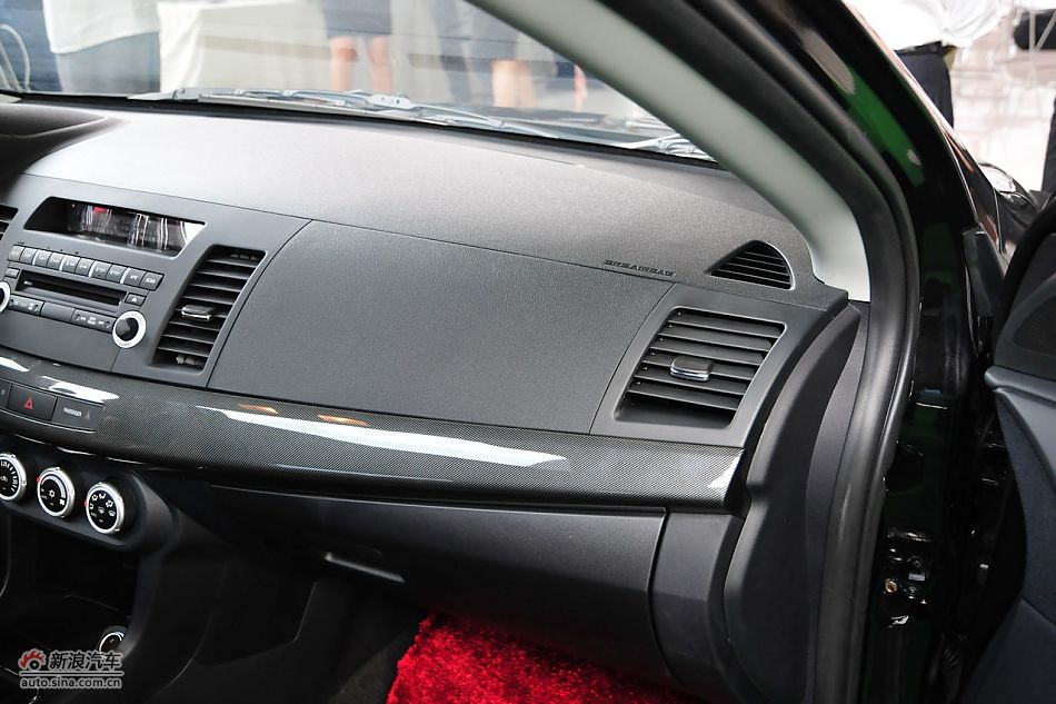 三菱翼神1.8L致尚版豪华型MT内饰