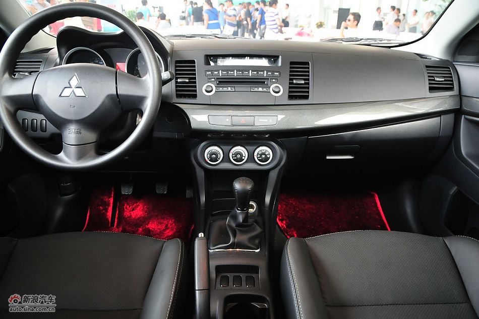 三菱翼神1.8L致尚版豪华型MT内饰