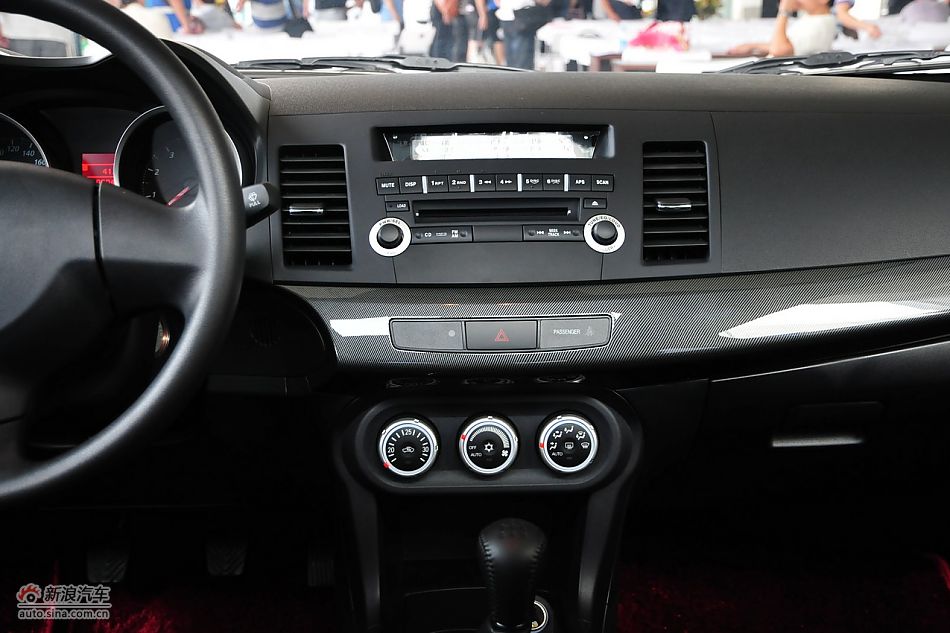 三菱翼神1.8L致尚版豪华型MT内饰