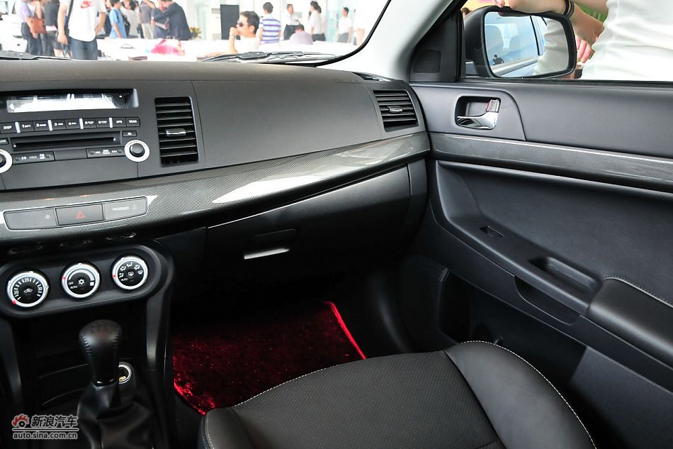 三菱翼神1.8L致尚版豪华型MT内饰