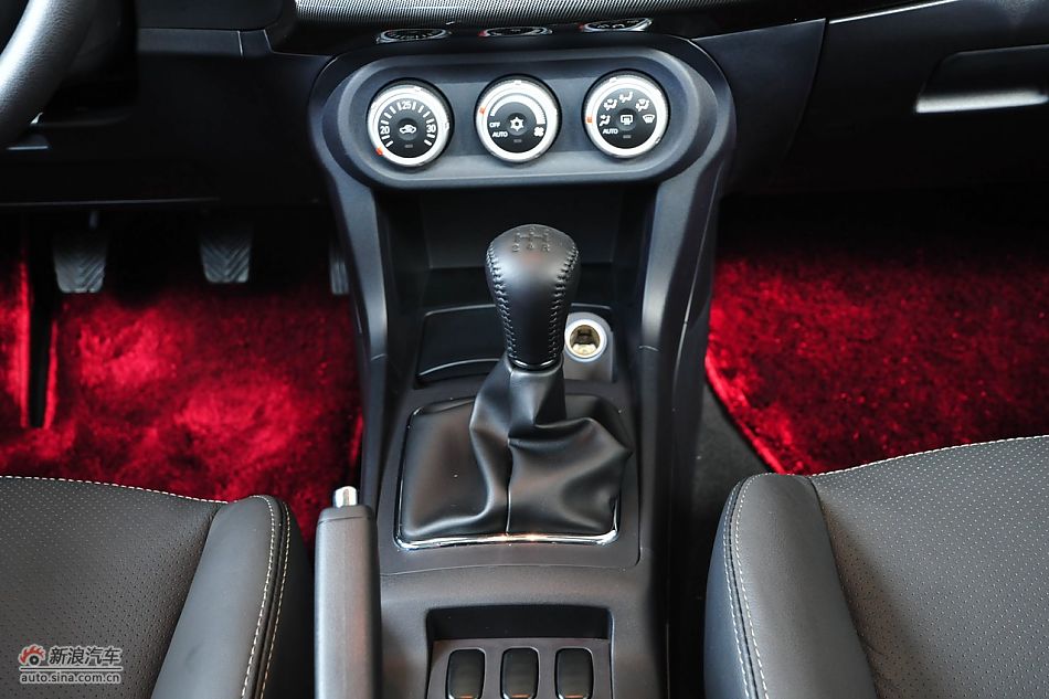 三菱翼神1.8L致尚版豪华型MT内饰