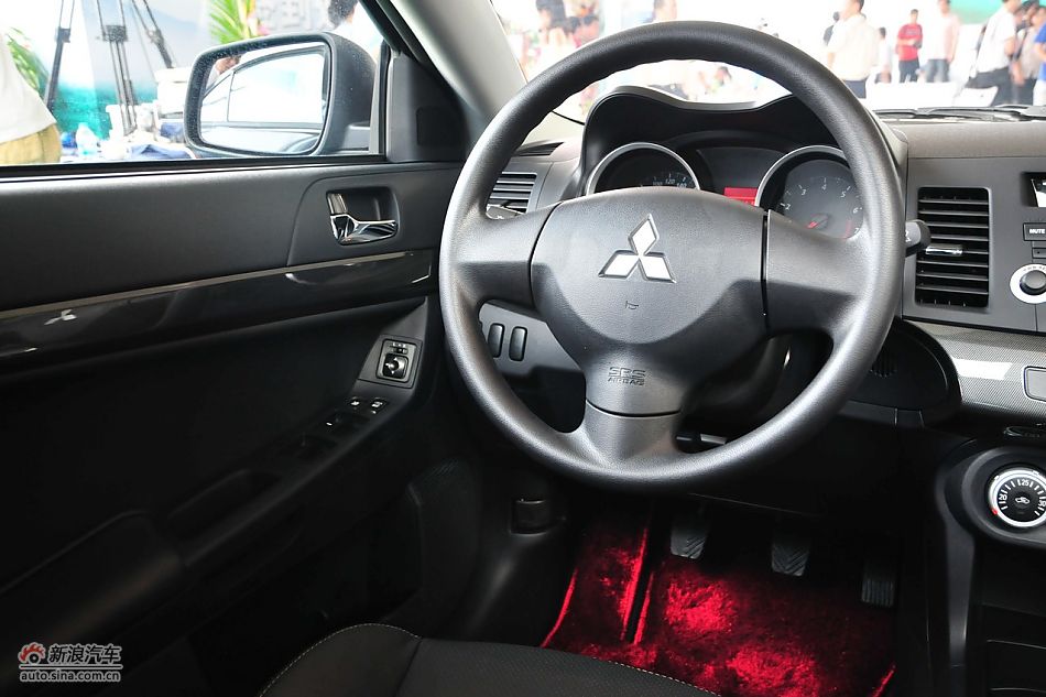 三菱翼神1.8L致尚版豪华型MT内饰