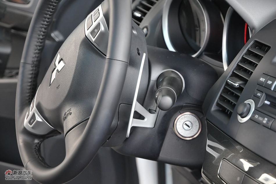 三菱翼神1.8L致尚版豪华型CVT内饰