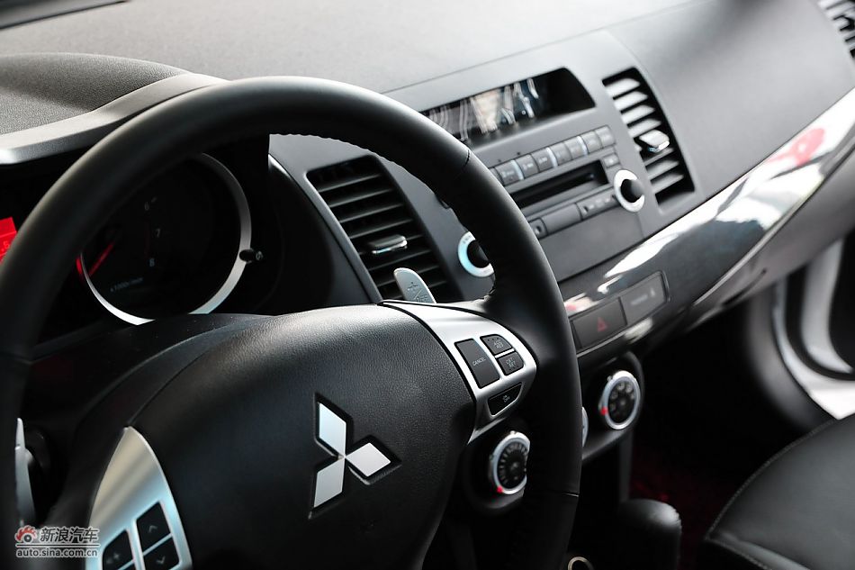 三菱翼神1.8L致尚版豪华型CVT内饰