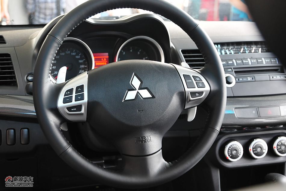 三菱翼神1.8L致尚版豪华型CVT内饰