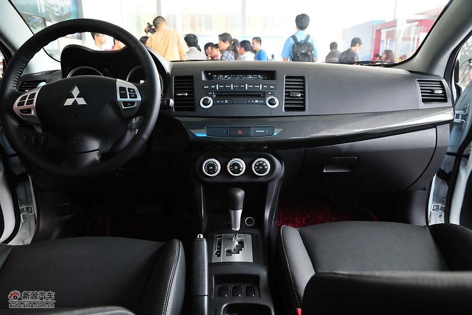 三菱翼神1.8L致尚版豪华型CVT内饰