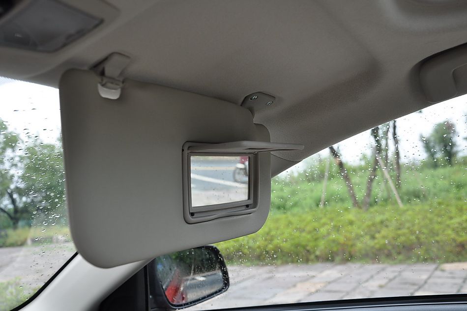 翼神1.8L豪华型CVT内饰及细节