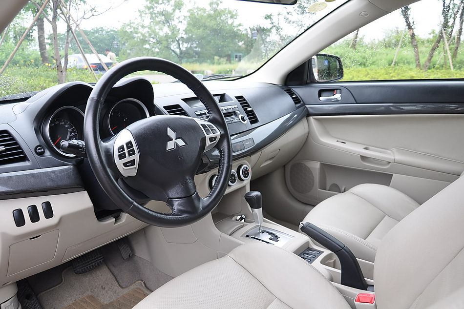 翼神1.8L豪华型CVT内饰及细节