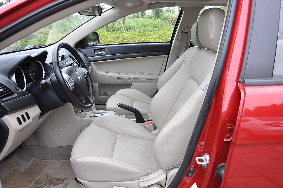 翼神1.8L豪华型CVT内饰及细节