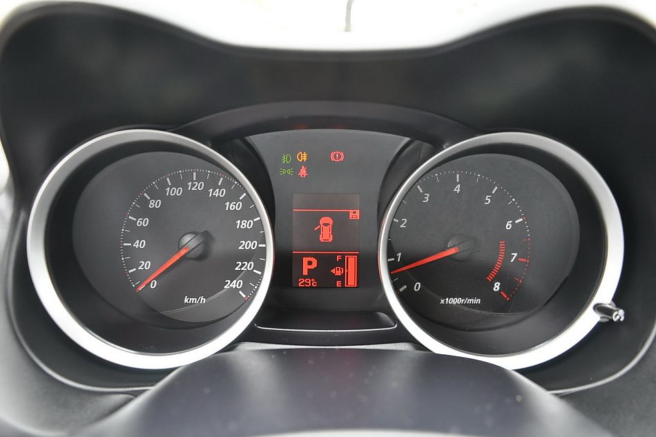 翼神1.8L豪华型CVT内饰及细节