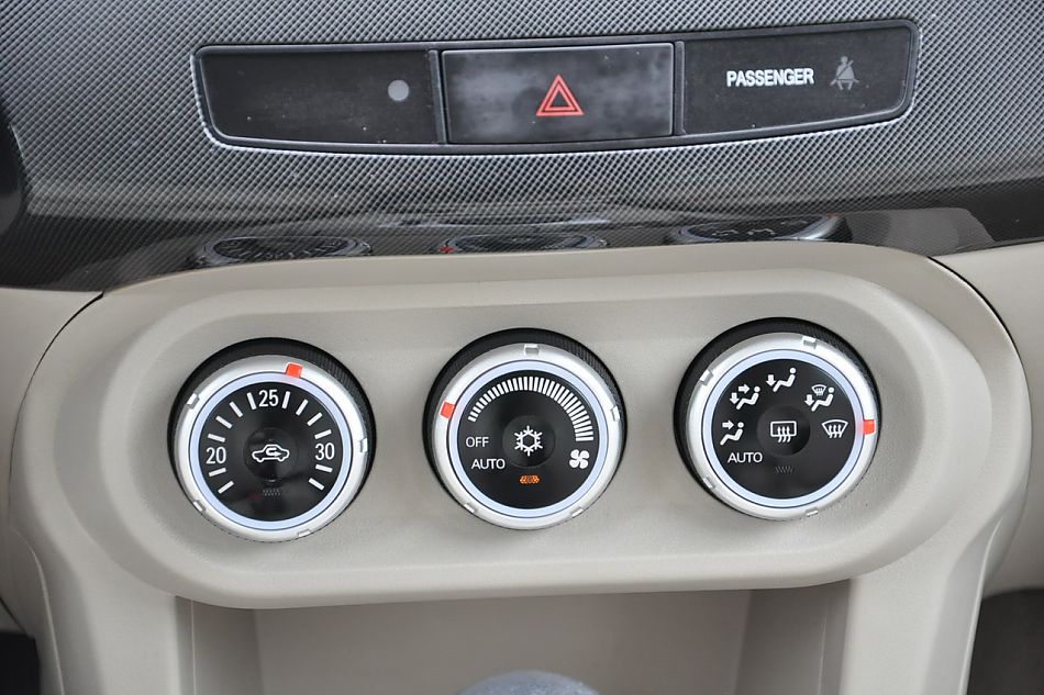 翼神1.8L豪华型CVT内饰及细节