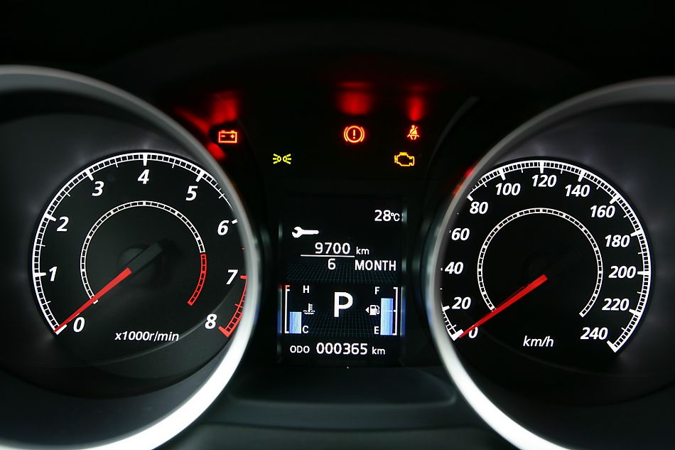 蓝瑟翼神内饰实拍图