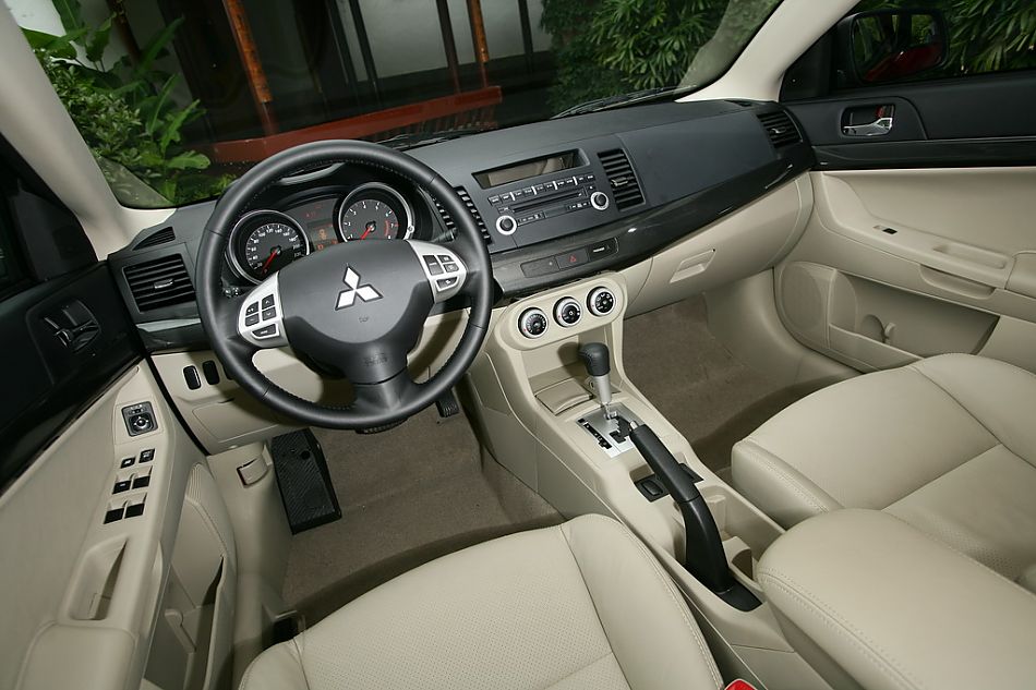 蓝瑟翼神内饰实拍图