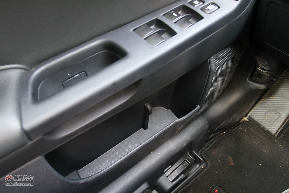 新浪试车深度试驾2011款翼神