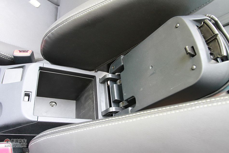 新浪试车深度试驾2011款翼神