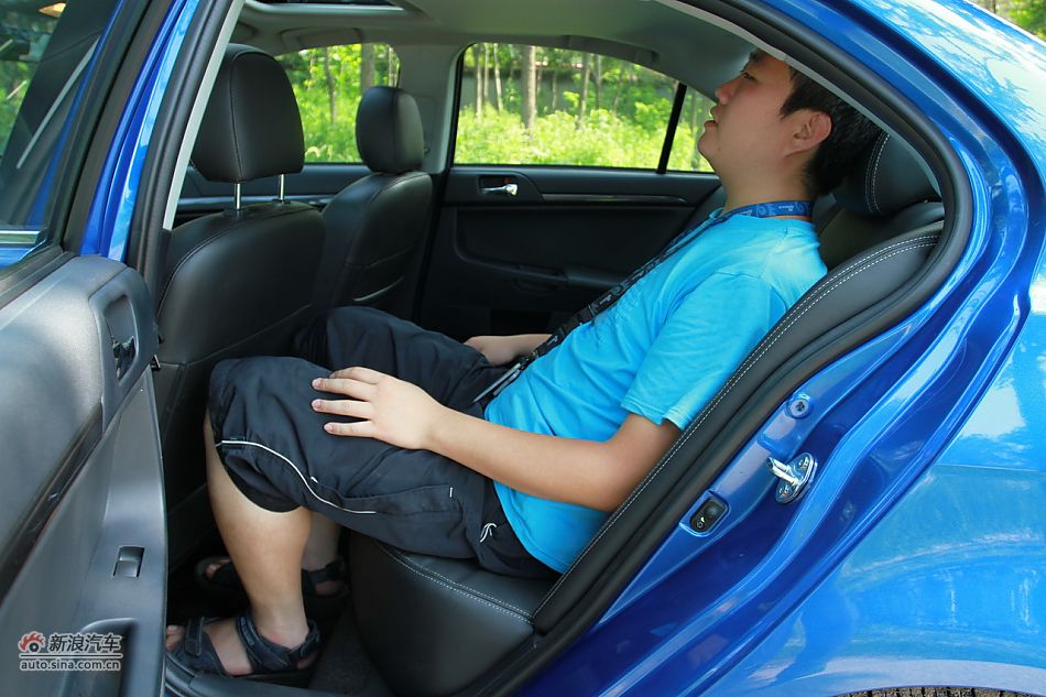 新浪试车深度试驾2011款翼神
