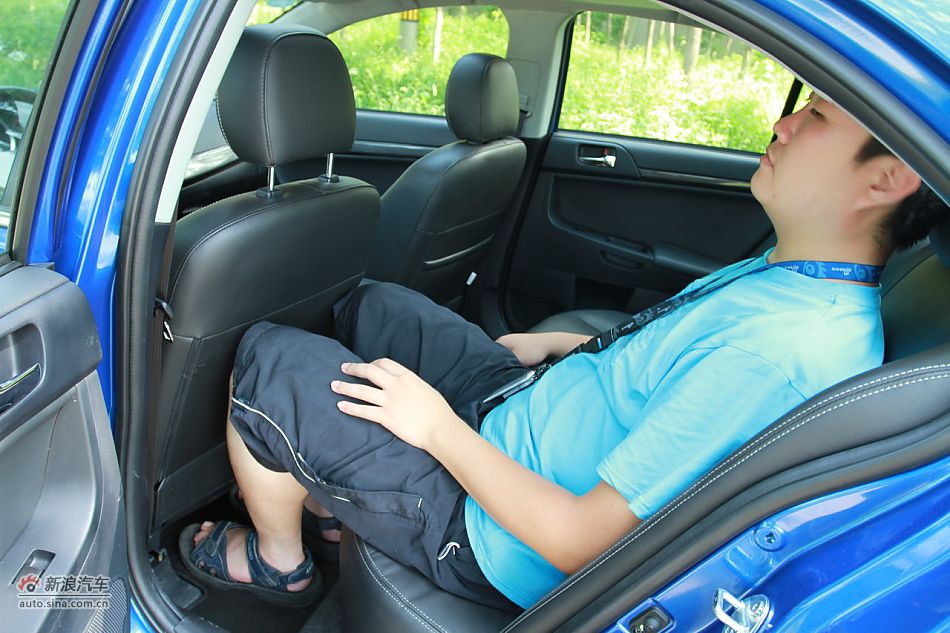 新浪试车深度试驾2011款翼神