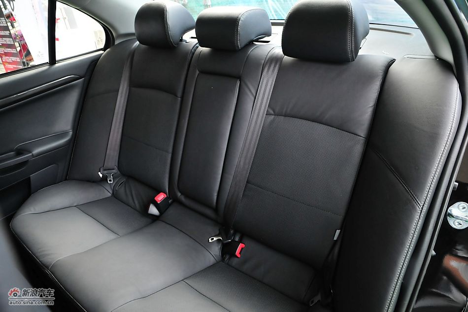 三菱翼神1.8L致尚版豪华型MT内饰