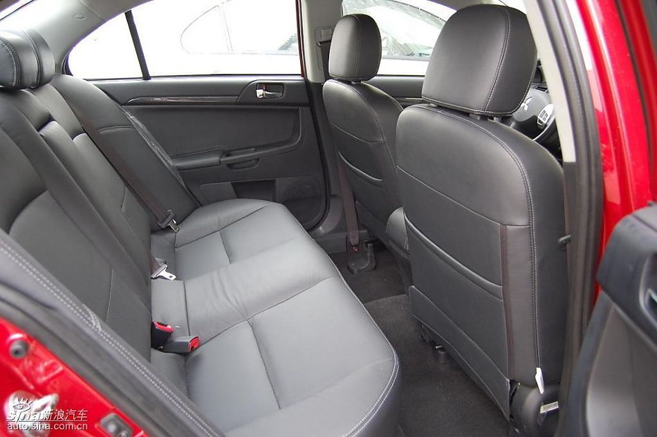 东南三菱LANCER EX翼神内饰实拍图