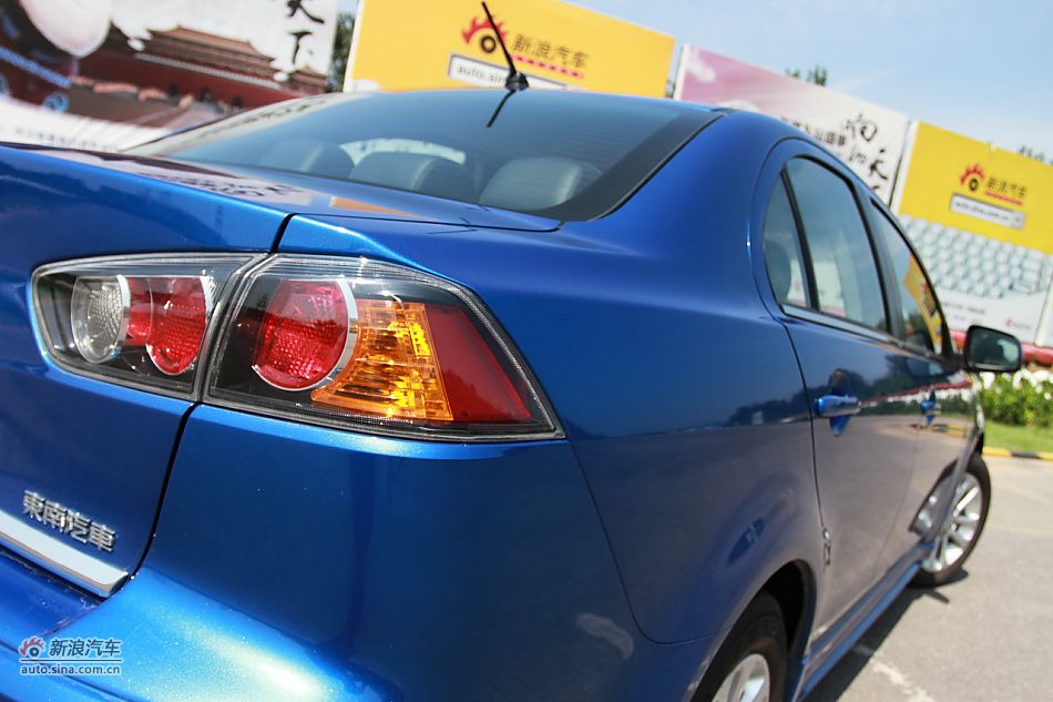 新浪试车深度试驾2011款翼神