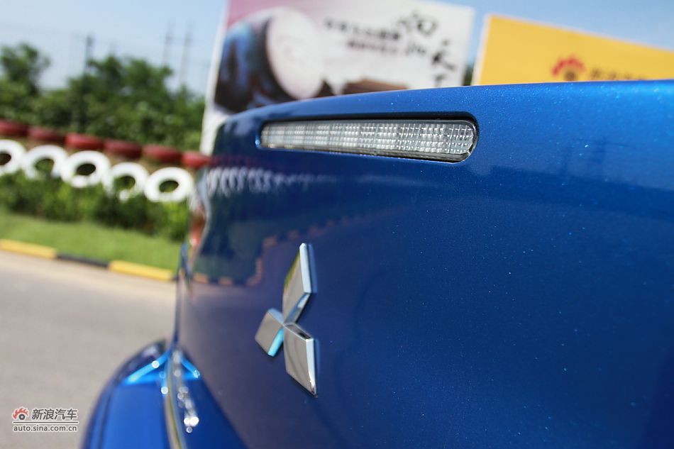 新浪试车深度试驾2011款翼神
