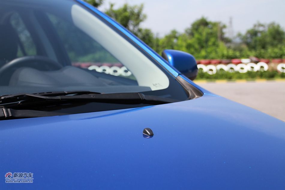 新浪试车深度试驾2011款翼神