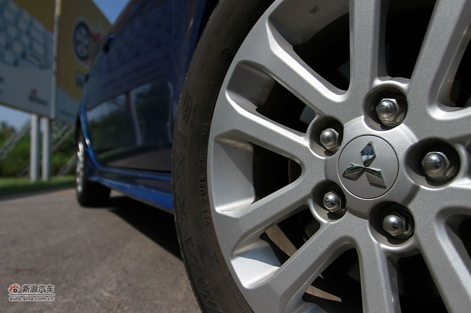 新浪试车深度试驾2011款翼神