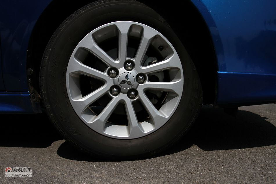 新浪试车深度试驾2011款翼神