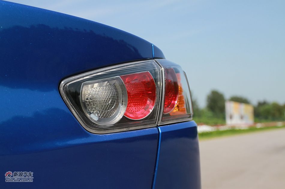 新浪试车深度试驾2011款翼神