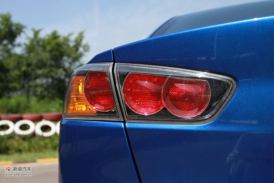新浪试车深度试驾2011款翼神