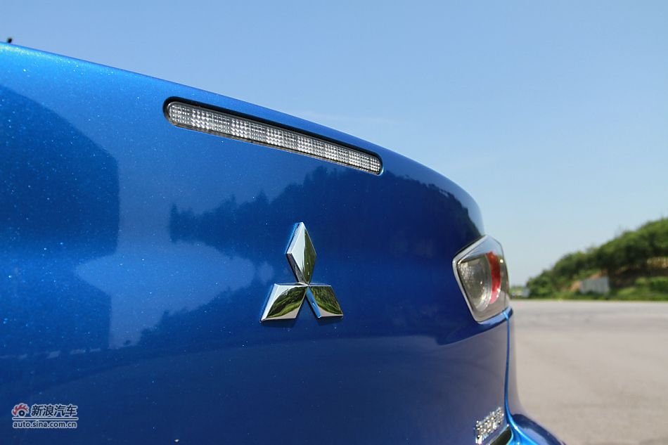 新浪试车深度试驾2011款翼神