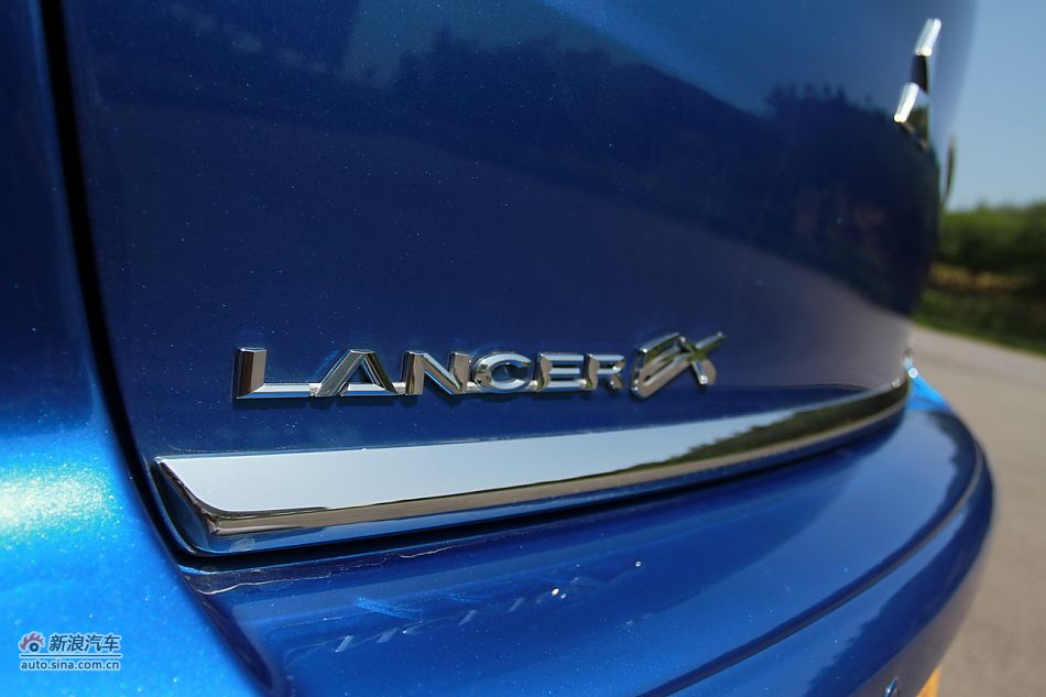 新浪试车深度试驾2011款翼神