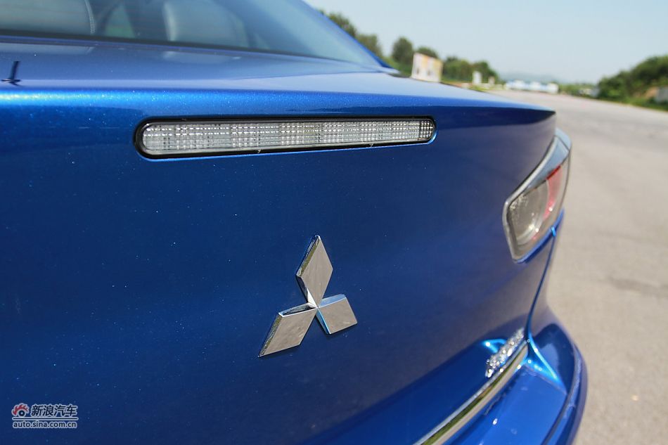 新浪试车深度试驾2011款翼神